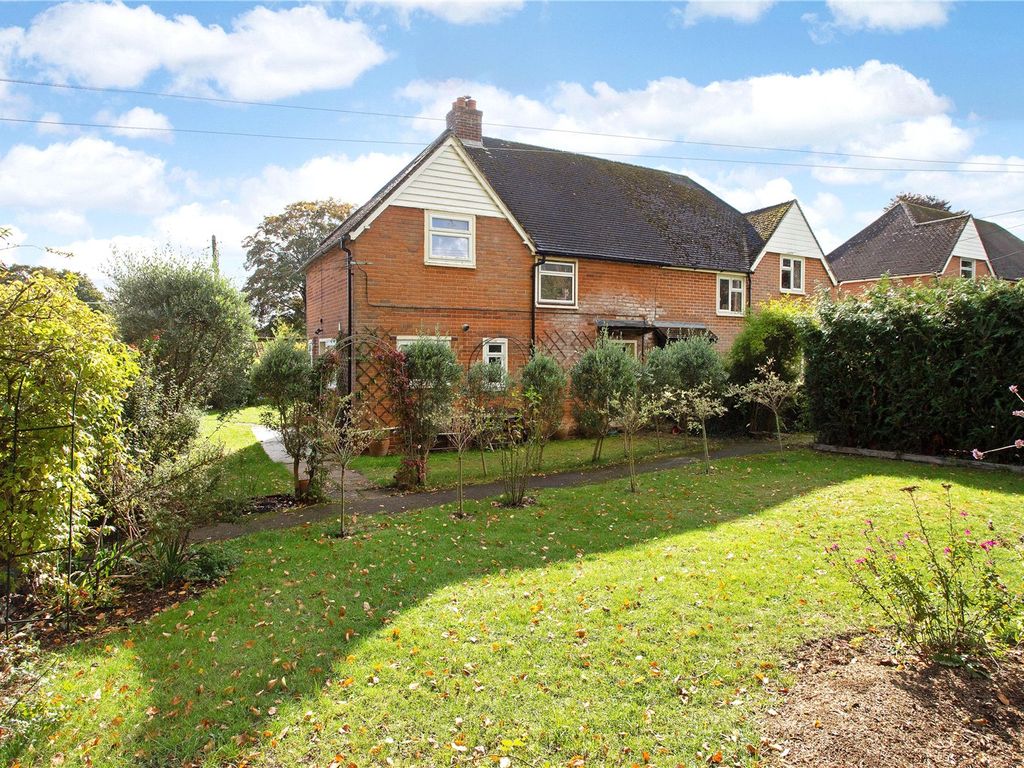 3 bed semidetached house for sale in Hollands Close, Littleton
