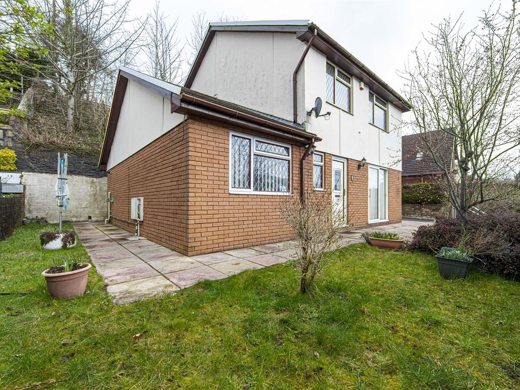 3 bed detached house for sale in Taff Vale Estate, Edwardsville