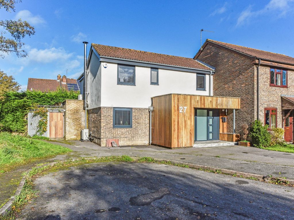 3 bed end terrace house for sale in Buckingham Road, Petersfield