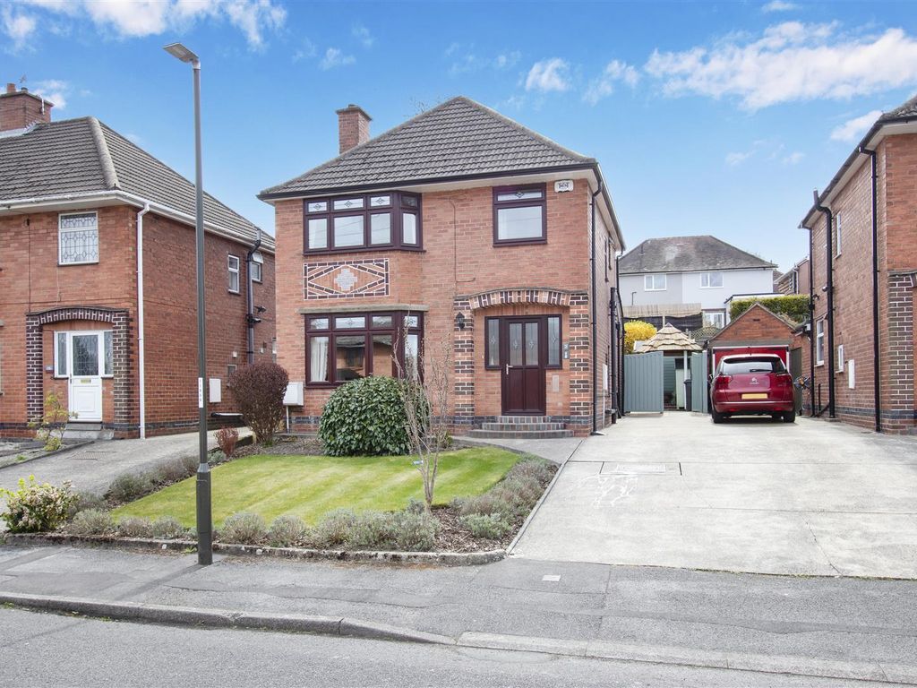 3 bed detached house for sale in Amber Crescent, Walton, Chesterfield