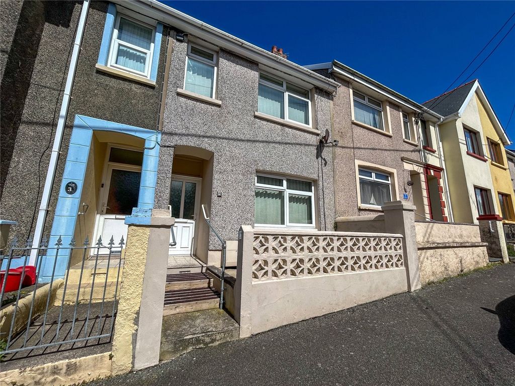 2 bed terraced house for sale in Dartmouth Gardens, Milford Haven, Pembrokeshire SA73, £140,000