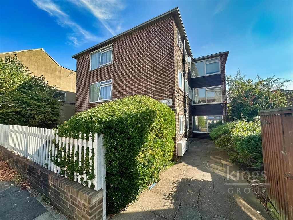 Studio for sale in Chase Side, Enfield EN2, £205,000 Zoopla
