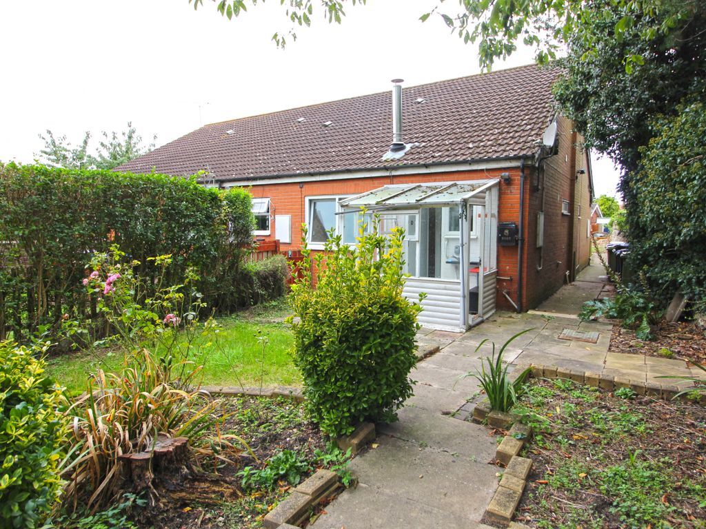 1 bed terraced bungalow for sale in The Elms, Scotter, Gainsborough