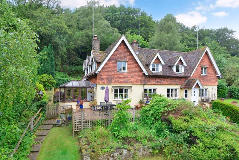 2 bed end terrace house for sale in Ewhurst Road, Peaslake, Guildford