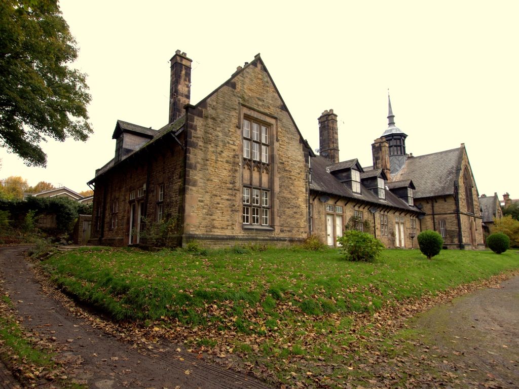 2 bed town house to rent in Abbeydale Road South, Dore, Sheffield S17