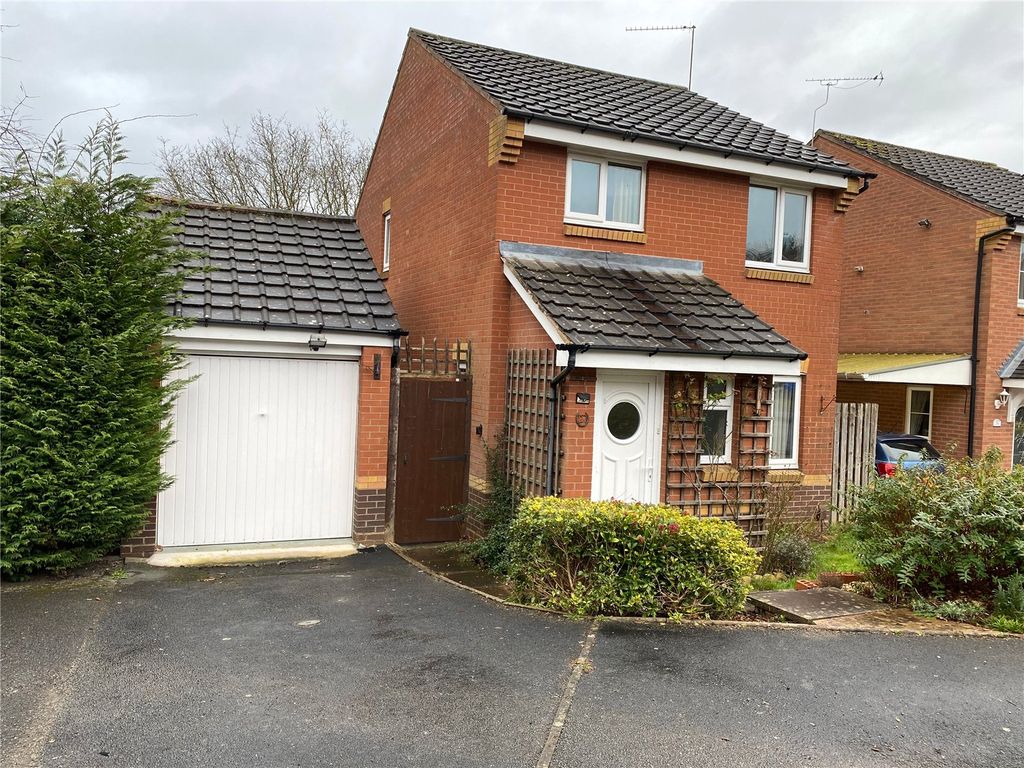 3 bed detached house for sale in Ellerdene Close, Redditch