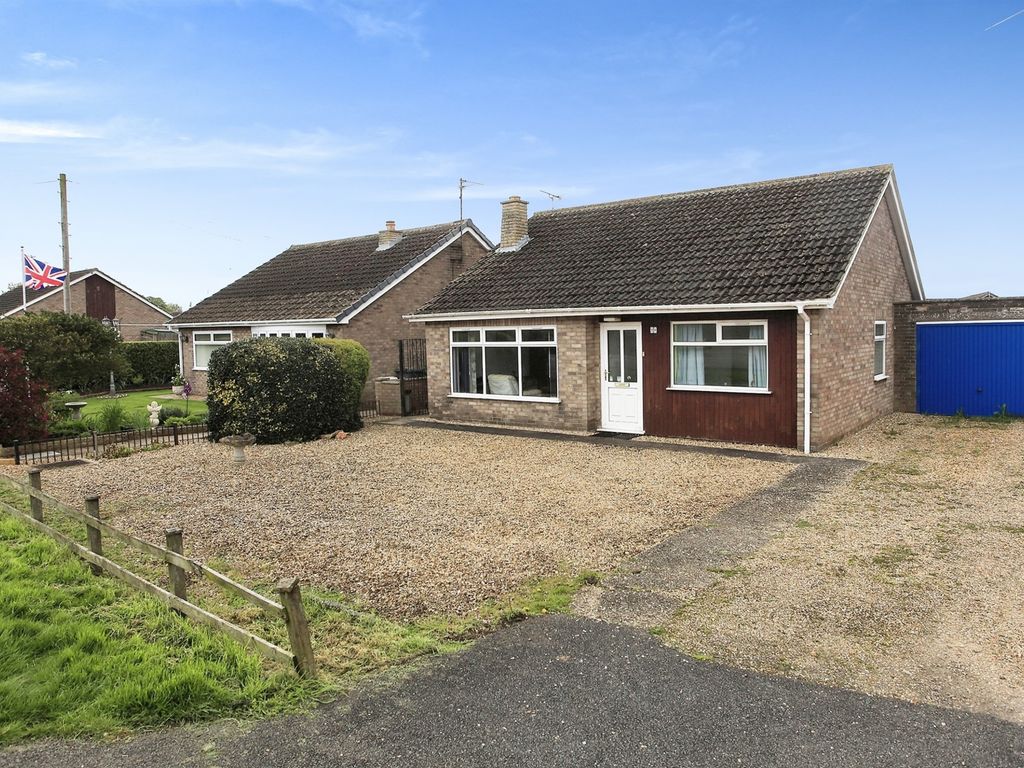 3 bed detached bungalow for sale in Soke Road, Newborough, Peterborough