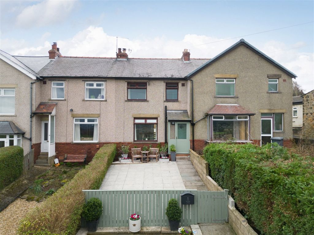 2 bed terraced house for sale in West Chevin Road, Menston, Ilkley LS29