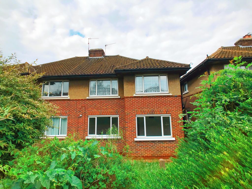 2 bed flat to rent in Surbiton Hill Park, Surbiton KT5 Zoopla