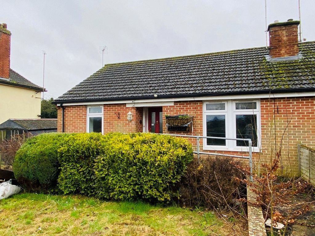 2 bed bungalow for sale in Mill Road, St Ippolyts, Hitchin SG4, £