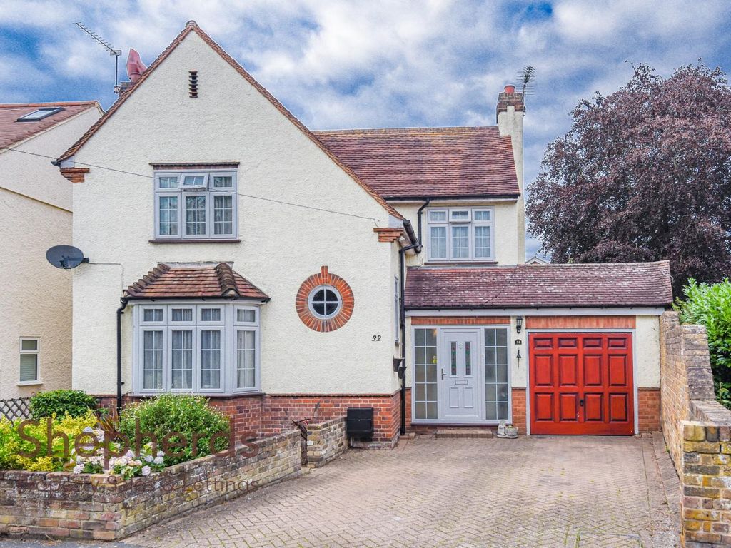 3 bed detached house for sale in Lord Street, Hoddesdon EN11, £600,000