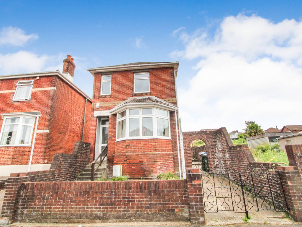 3 bed detached house for sale in Oaktree Road, Hampshire SO18, £350,000