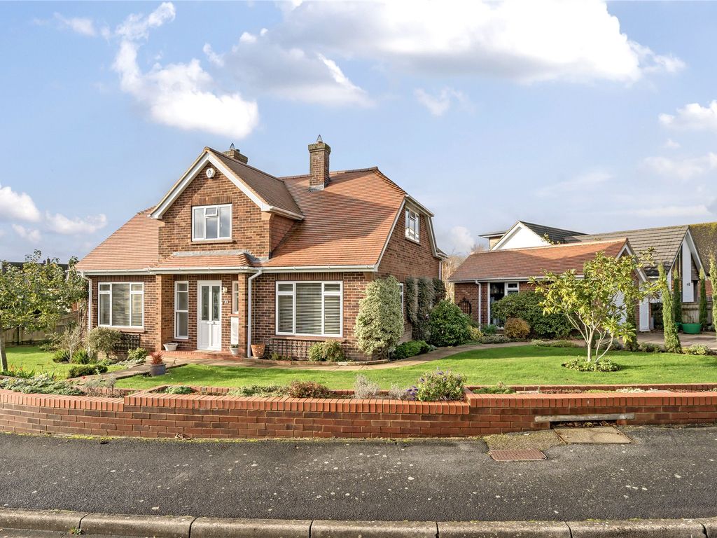 3 bed detached house for sale in Old Farm Walk, Lymington, Hampshire SO41, £1,000,000 Zoopla