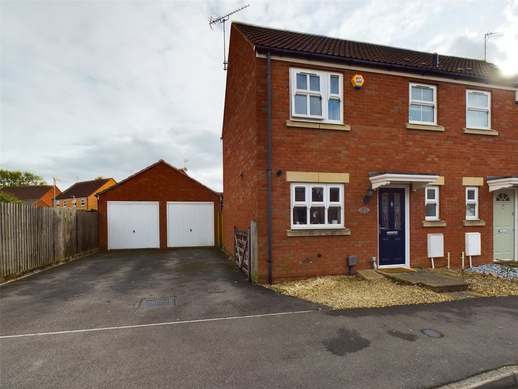 3 bed semidetached house for sale in Bodenham Field, Abbeymead