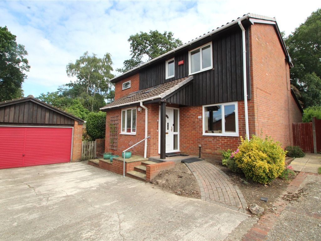 5 bed detached house for sale in Gainsborough, Bracknell, Berkshire