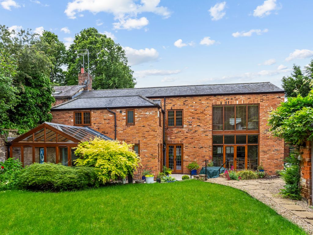 4 bed semidetached house for sale in Oxford Road, Adderbury OX17, £