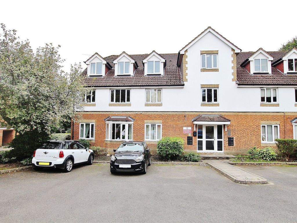 1 bed flat for sale in Knaphill, Woking, Surrey GU21, £189,950 Zoopla