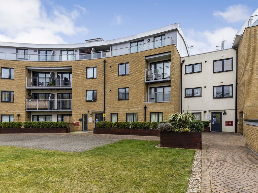 2 bed flat for sale in Smeaton Court, Hertford SG13 Zoopla