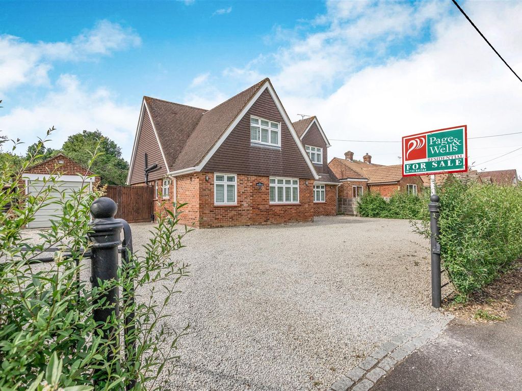 4 bed detached house for sale in The Street, Mereworth, Maidstone ME18
