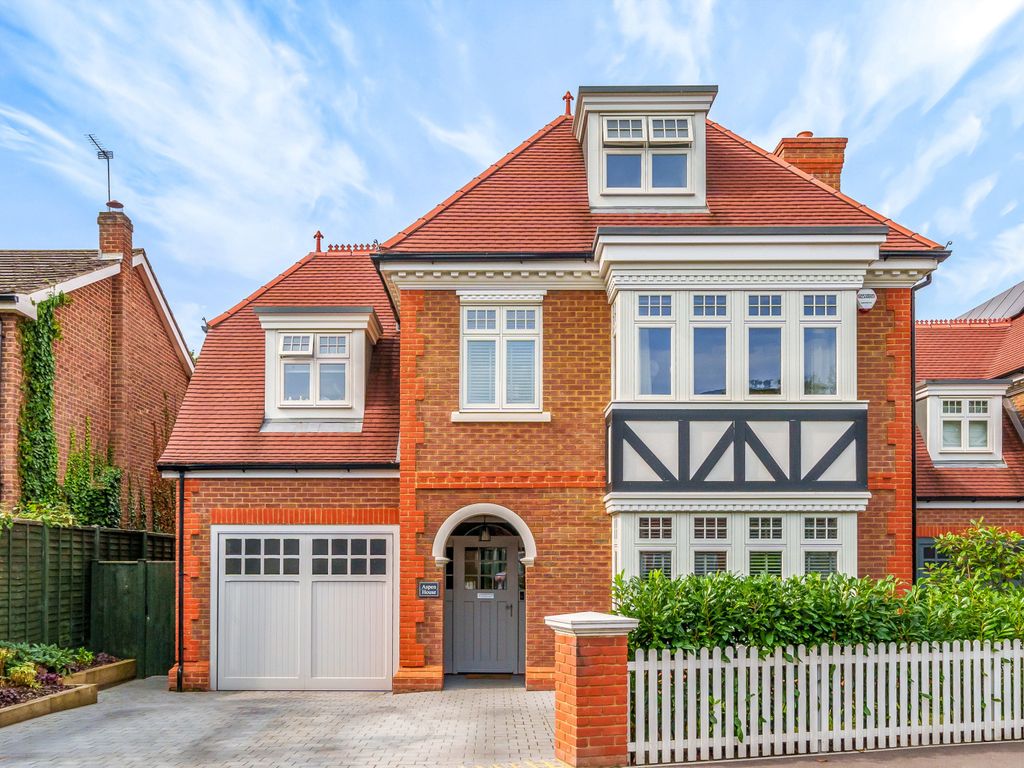 5 bed detached house for sale in Woodland Grove, Weybridge KT13, £