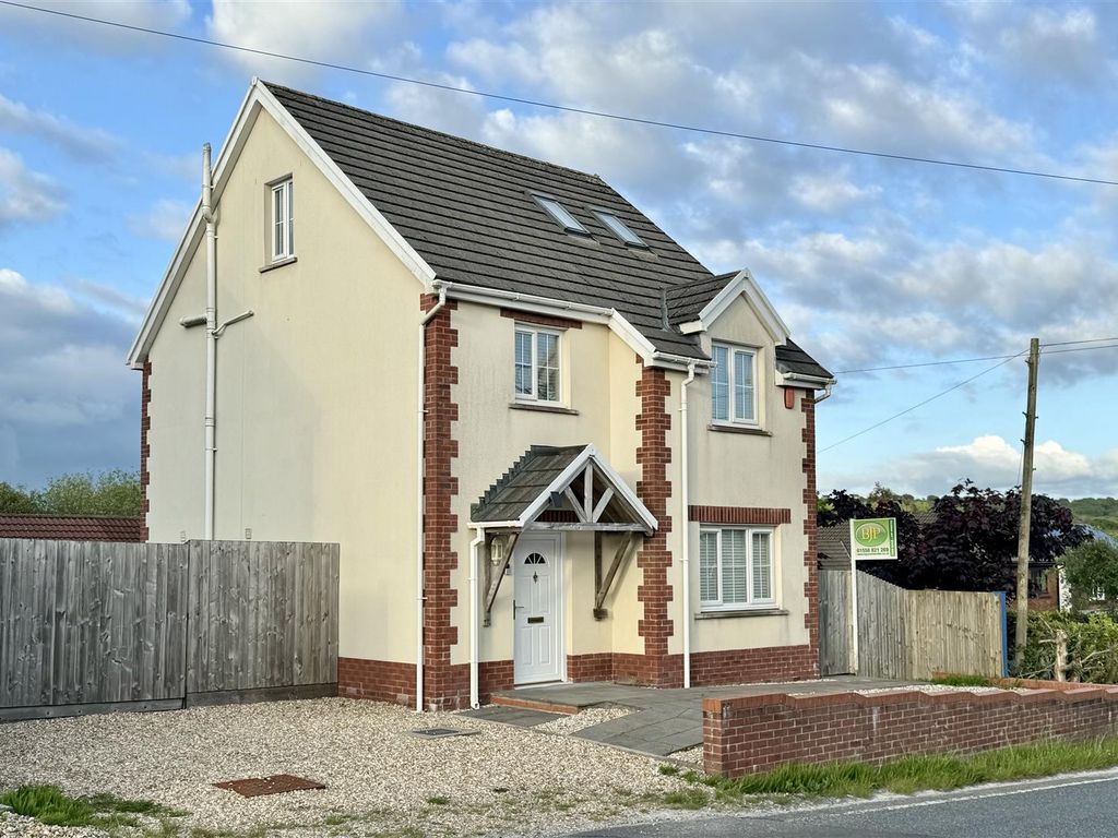 4 bed detached house for sale in Heol Y Foel, Foelgastell, Llanelli