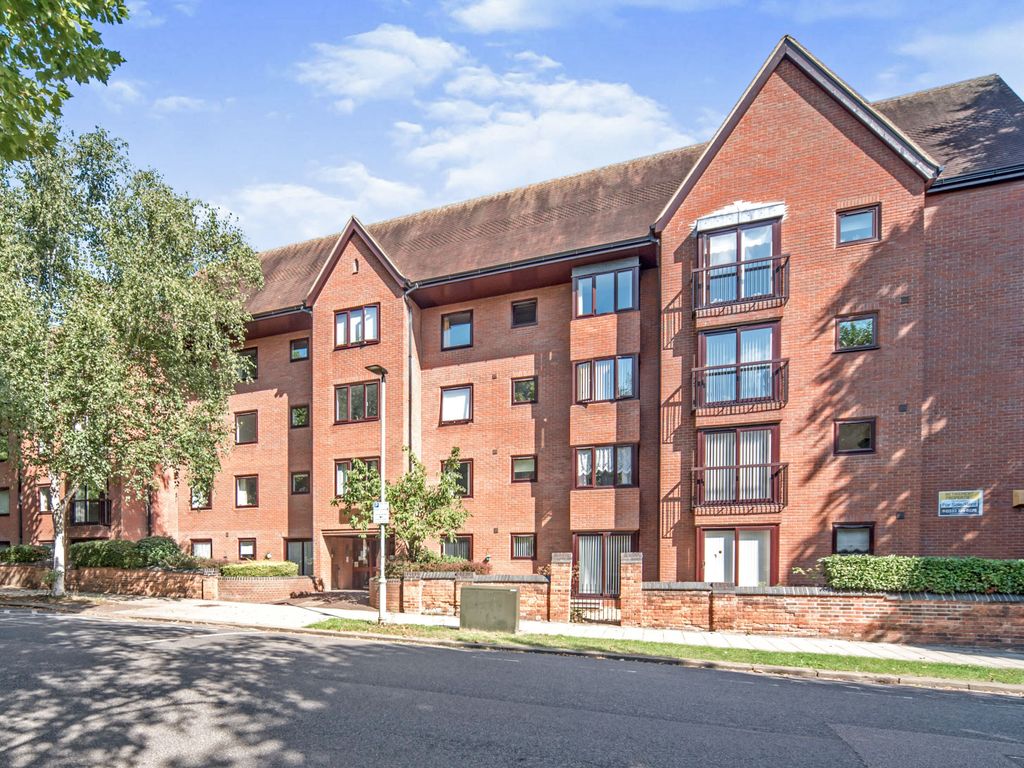 Warwick Avenue, Bedford, Bedfordshire MK40  