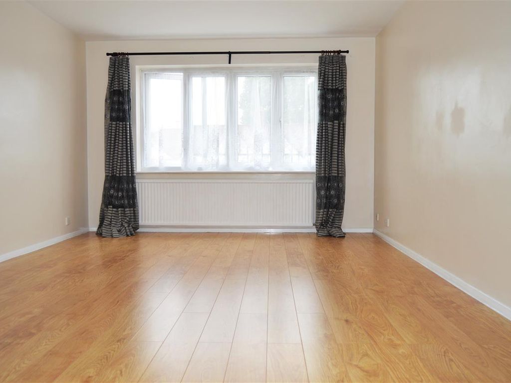 2 bed flat to rent in Juniper Court, College Hill Road, Harrow Weald HA3 Zoopla