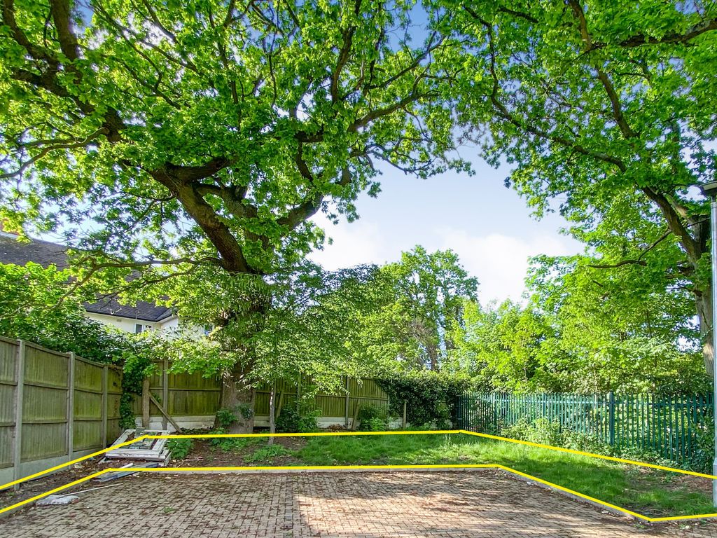 Land for sale in Holtwhites Hill, Enfield EN2, £10,000 Zoopla