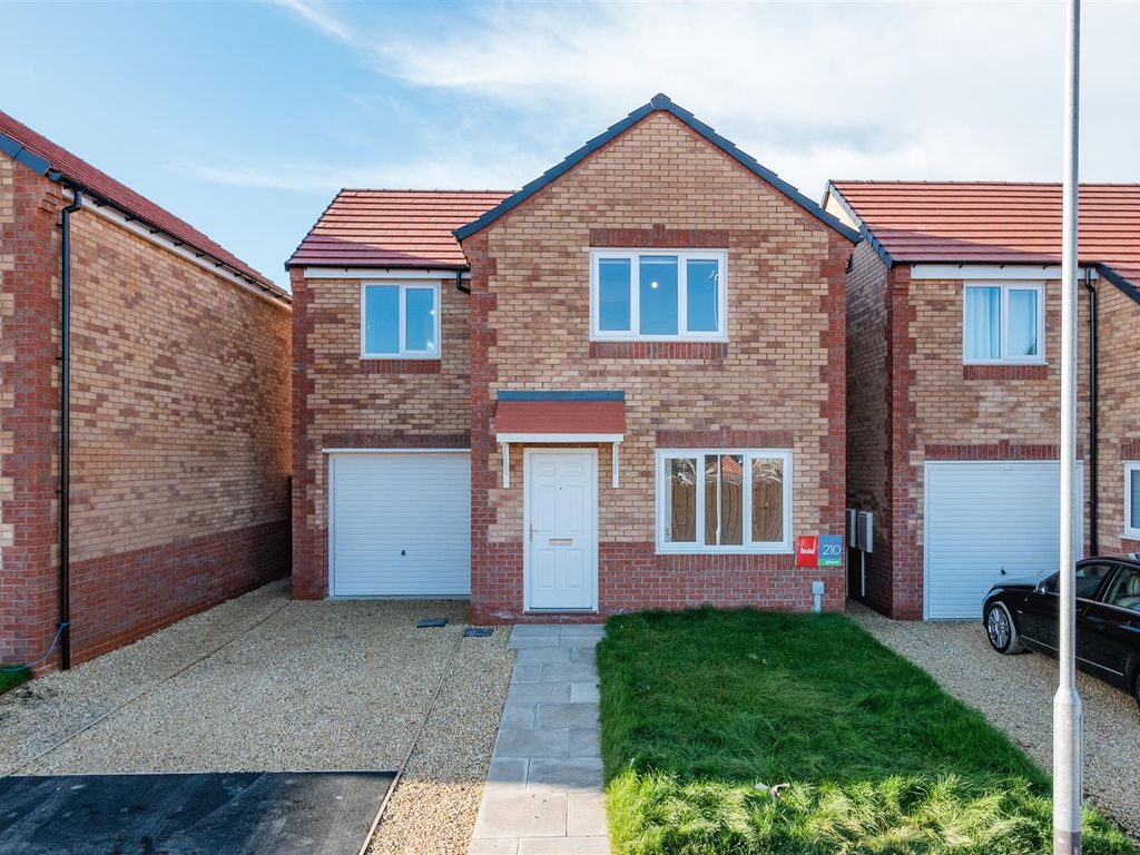 3 bed detached house to rent in Vickers Grange, Bircotes DN11, £1,065