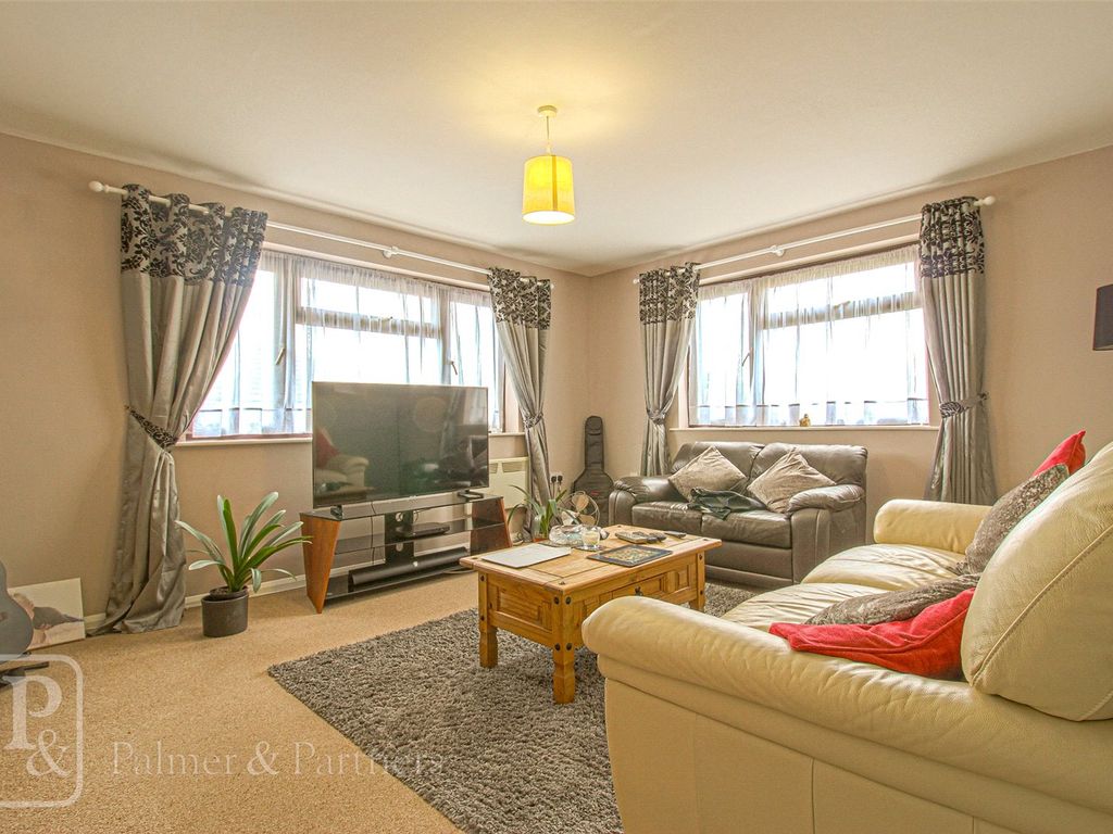 2 bed to rent in Plough Road, Great Bentley, Colchester