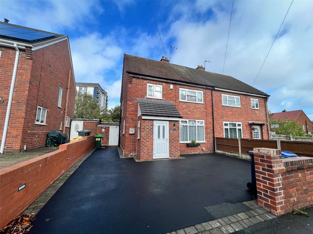 3 bed semidetached house for sale in Highfield Road, Tipton, West