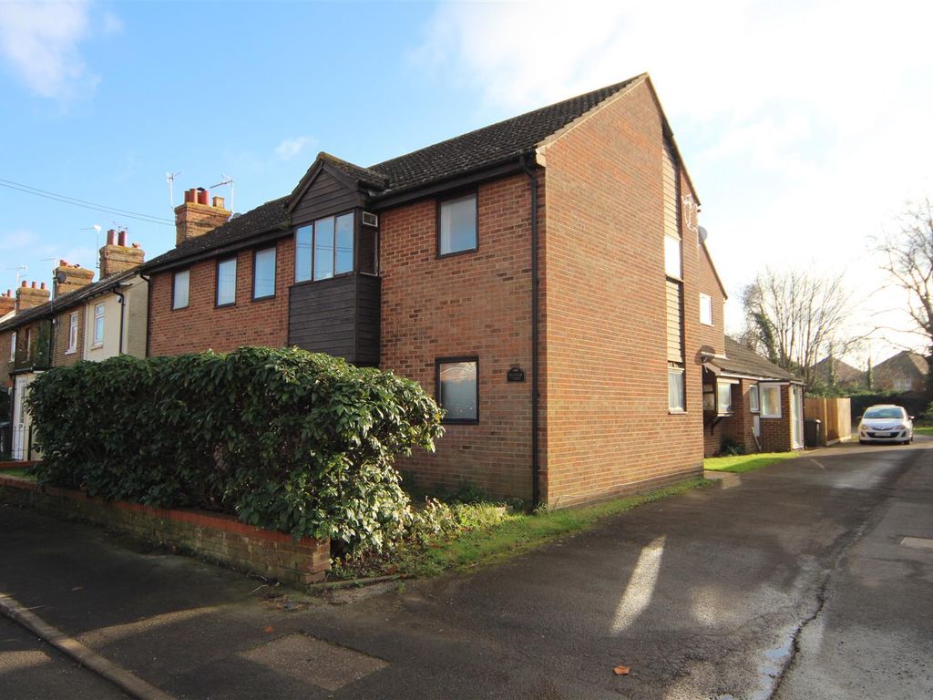1 bed flat to rent in Peckham Court, The Freehold, East Peckham TN12, £