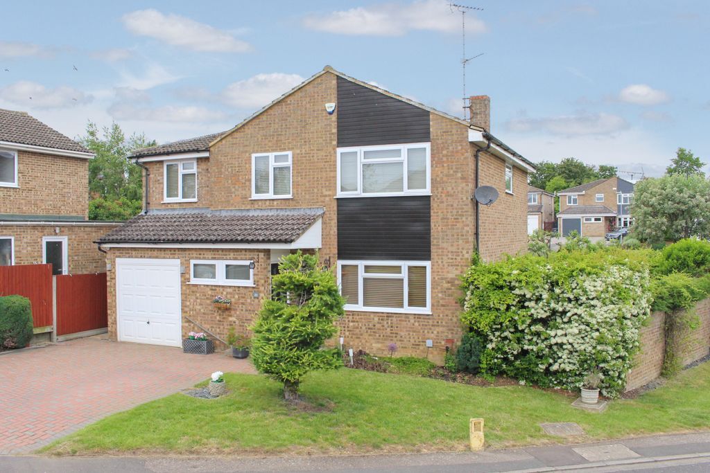 5 bed detached house for sale in Lomond Drive, Leighton Buzzard LU7