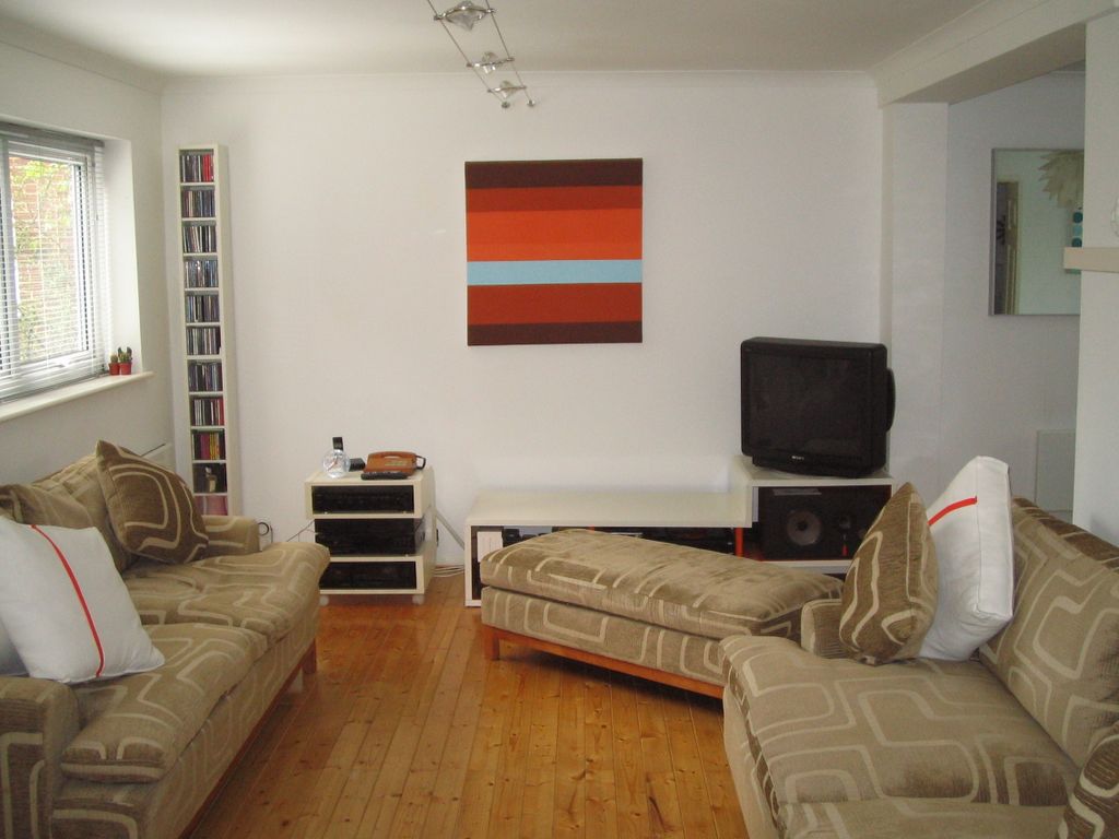 2 bed flat to rent in Southlake Court, Woodley, Reading RG5 Zoopla