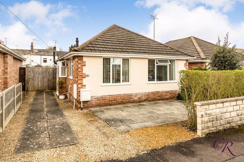 2 bed detached bungalow for sale in Strickland Road, Cheltenham GL52, £
