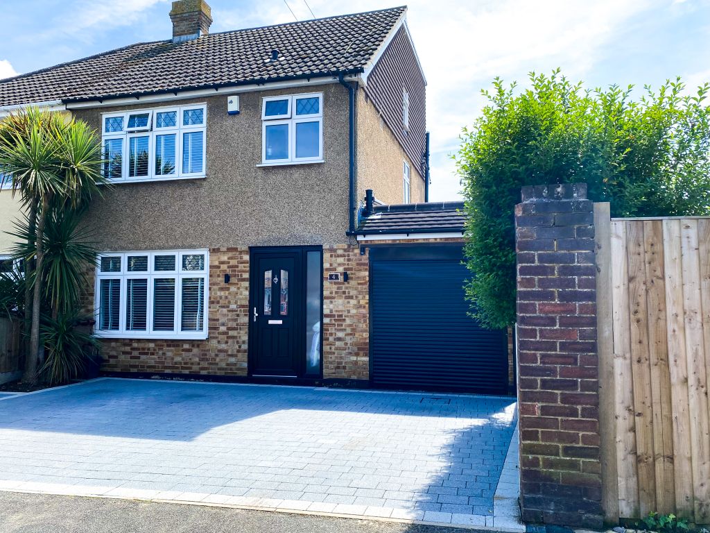 5 bed semidetached house for sale in Lansdowne Road, Staines Upon