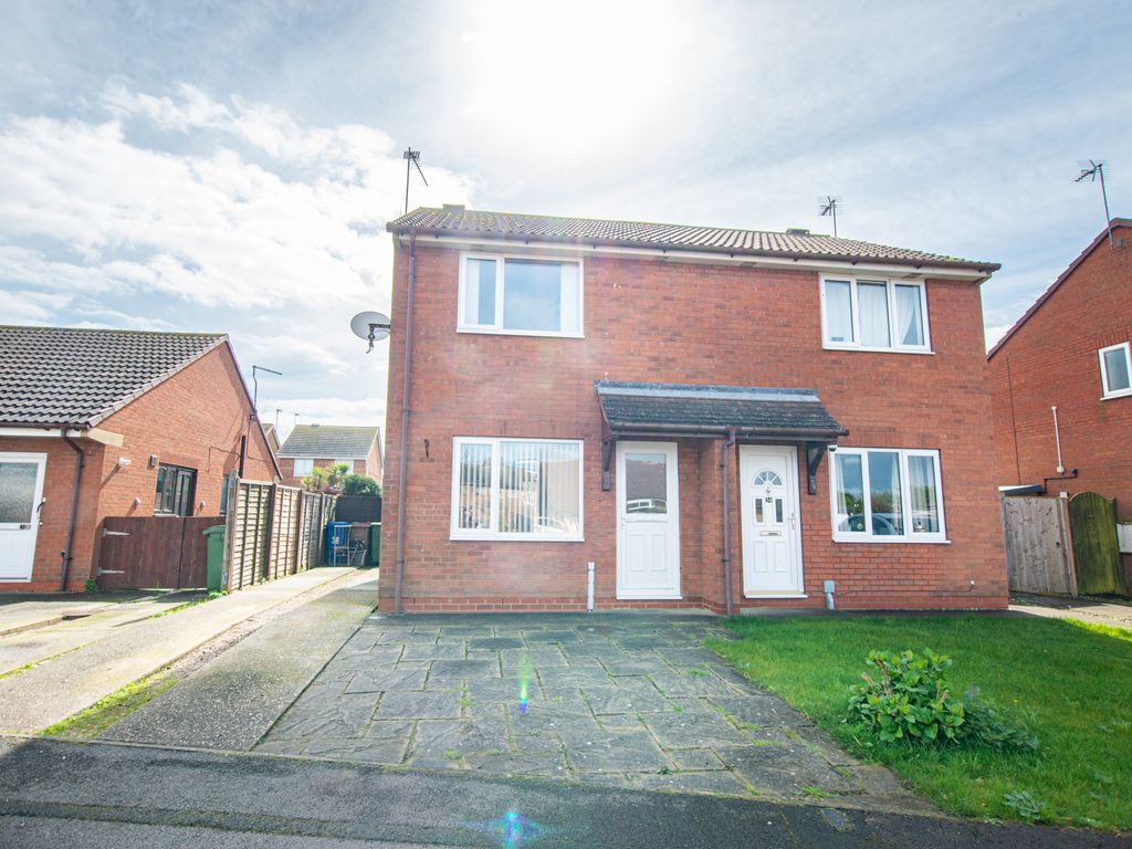 2 bed semidetached house to rent in Pickering Avenue, Hornsea HU18, £