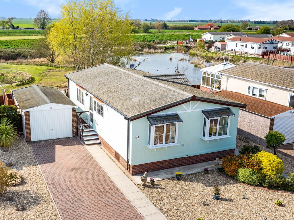 2 bed mobile/park home for sale in Marina View, Dogdyke, Lincoln LN4