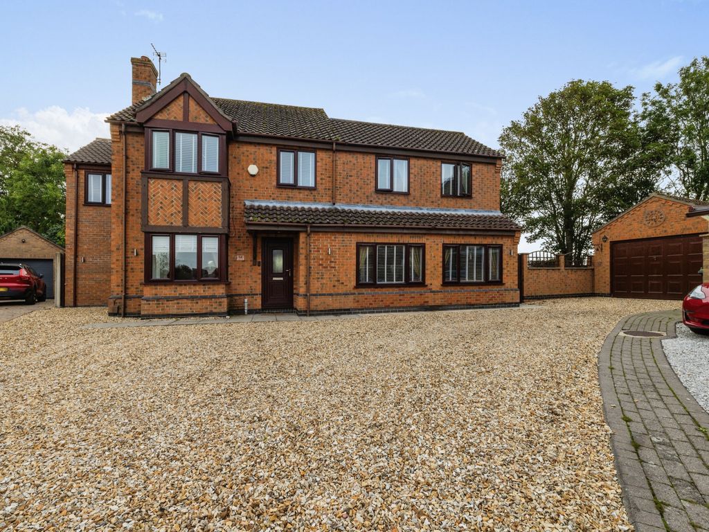 6 bed detached house for sale in Foxfield Close, Skellingthorpe