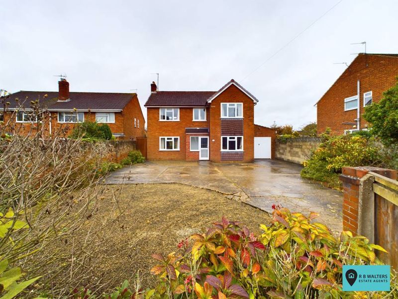 3 bed detached house for sale in Hucclecote Road, Gloucester GL3, £
