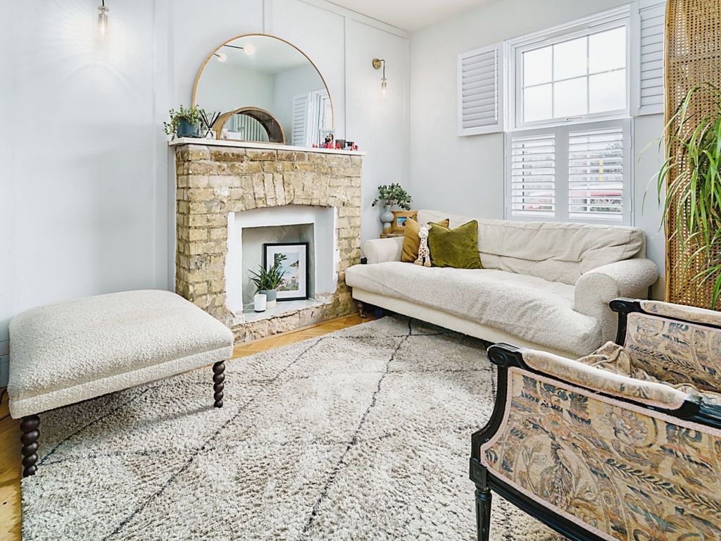 3 bed terraced house for sale in Chipping Close, EN5 Zoopla