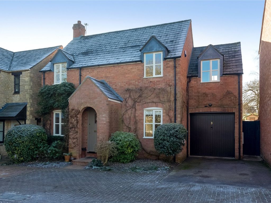 3 bed country house for sale in Lawrence Fields, Steeple Aston