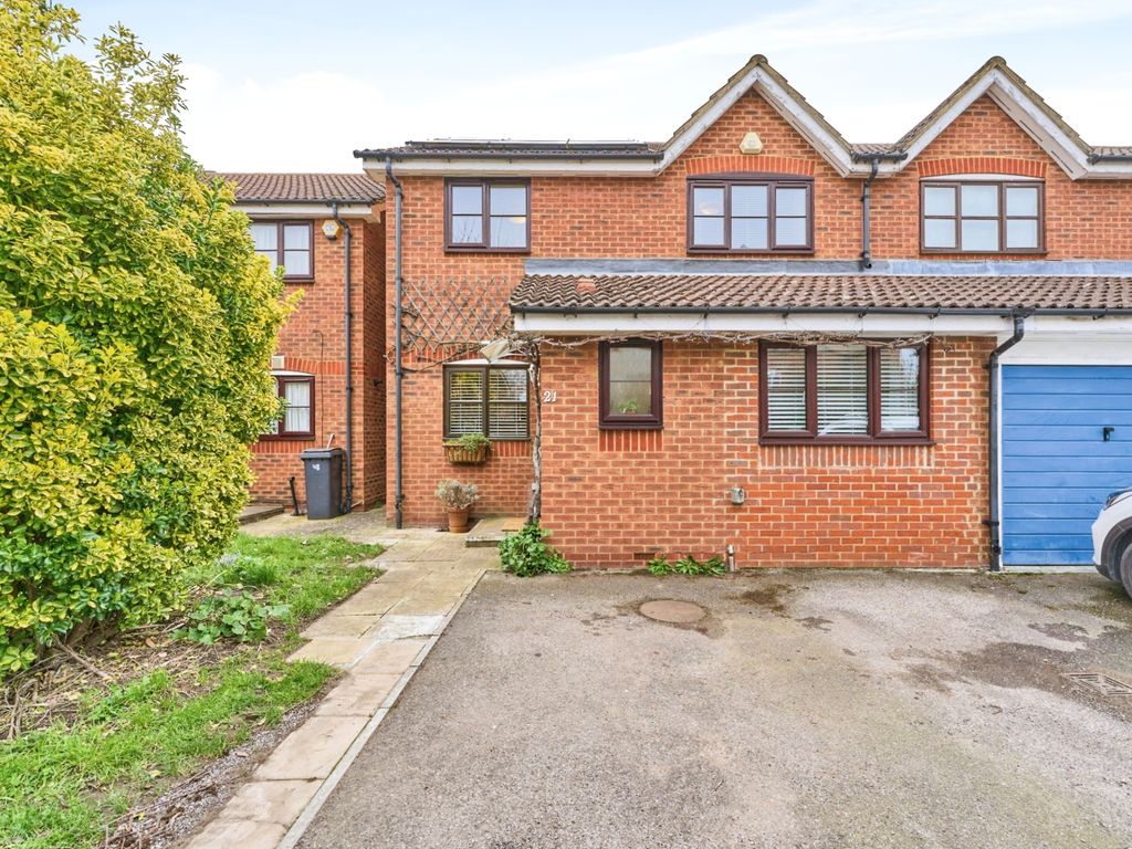 5 bed semidetached house for sale in Windrush, New Malden KT3, £