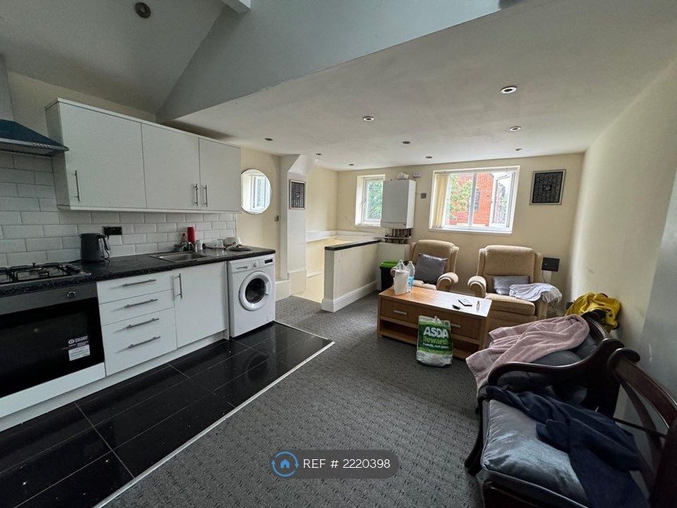 1 bed flat to rent in Whitworth Road, Rochdale OL12, £650 pcm Zoopla