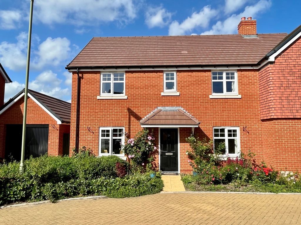 4 bed semidetached house for sale in Narrowleaf Drive, Ringwood BH24