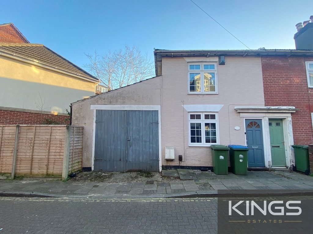 2 bed terraced house to rent in Lyon Street, Southampton SO14, £1,250