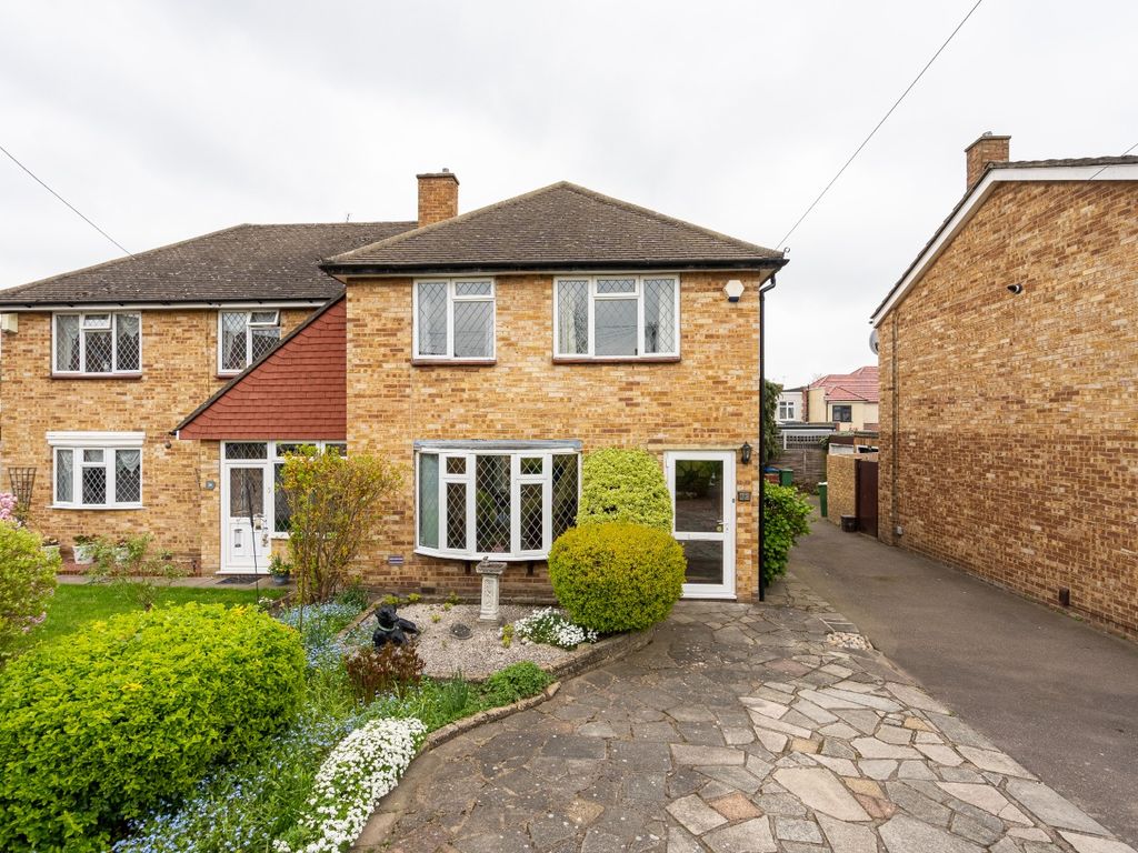 3 bed semidetached house for sale in Dorothy Evans Close, Bexleyheath