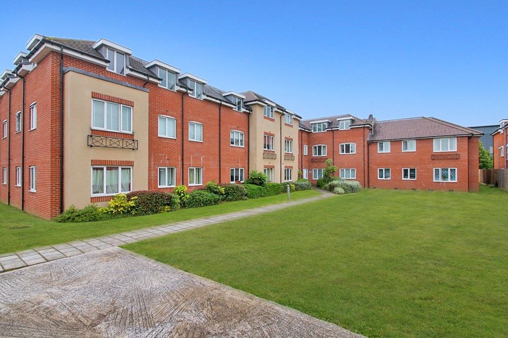 1 bed flat to rent in Dudley Place, Stanwell, StainesUponThames TW19