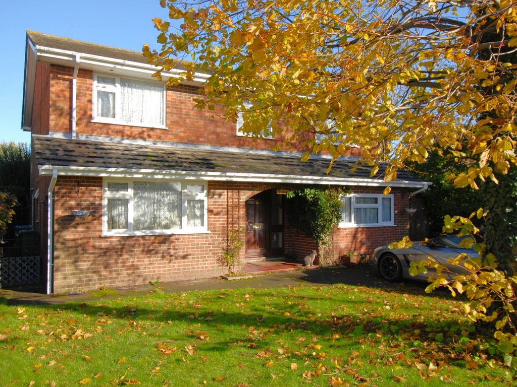 5 bed detached house for sale in Queens Road, Littlestone TN28, £450,000 Zoopla