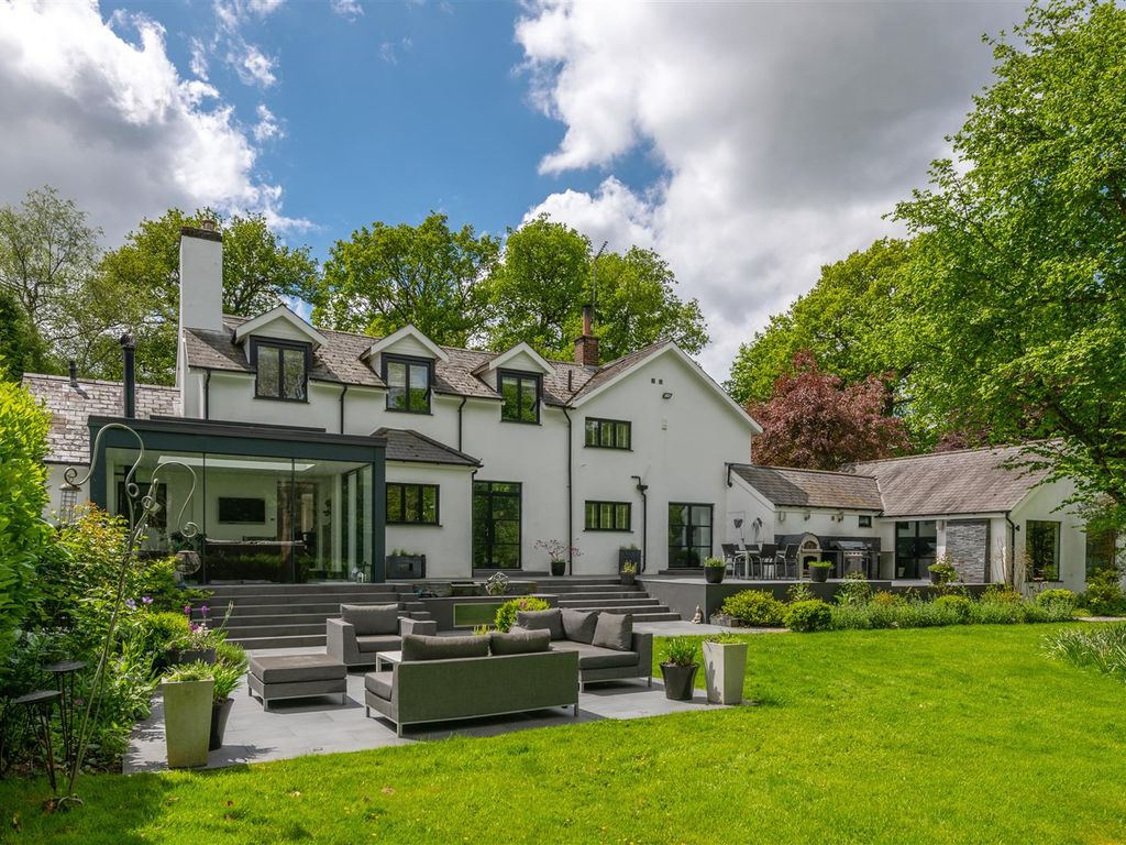 5 bed detached house for sale in Mogador, Lower Kingswood, Tadworth